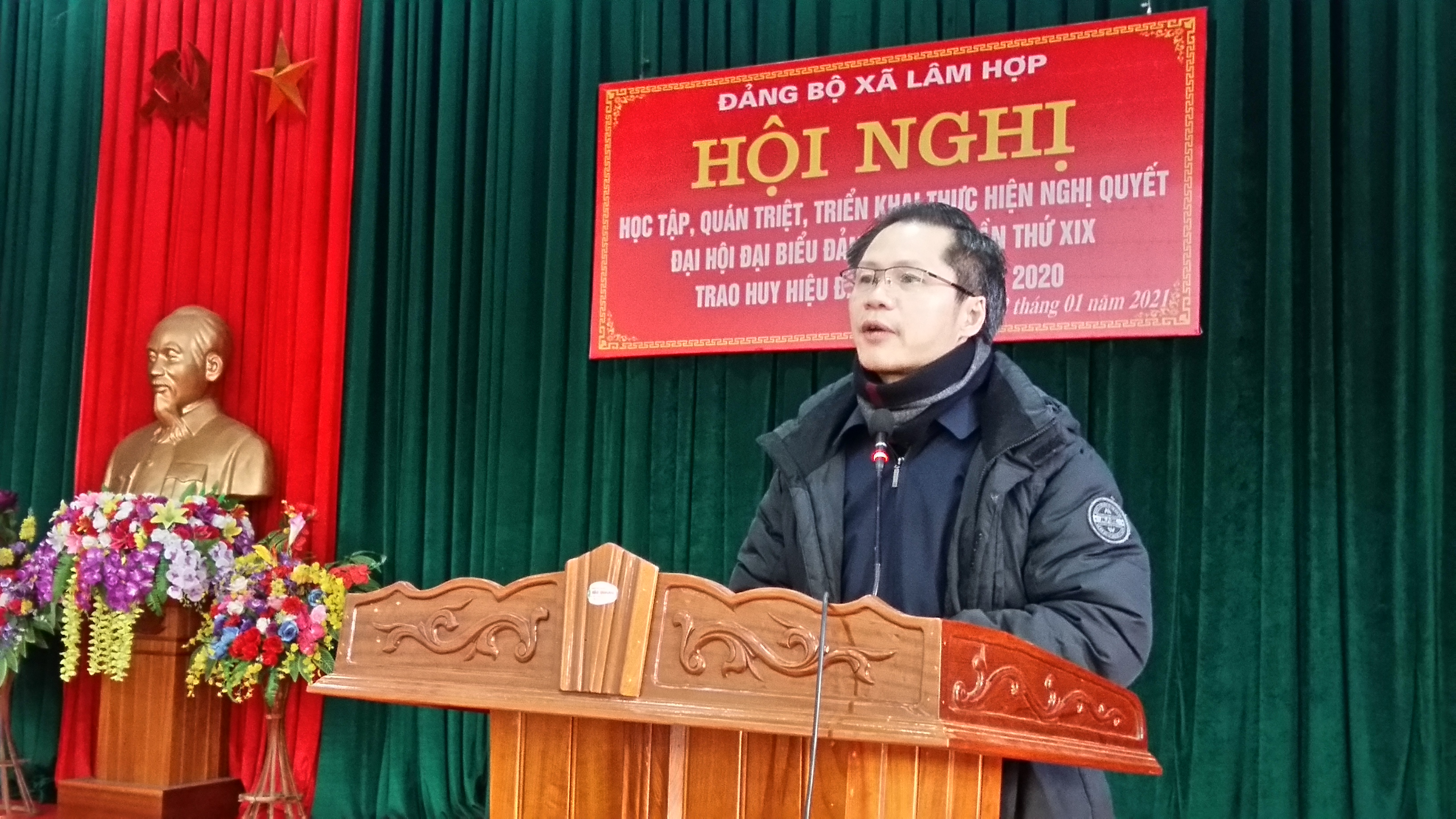 Xã Lâm Hợp tổ chức Hội nghị học tập, quán triệt, triển khai thực hiện Nghị quyết Đại hội Đảng bộ tỉnh Hà Tĩnh lần thứ XIX; Trao huy hiệu 55 tuổi Đảng