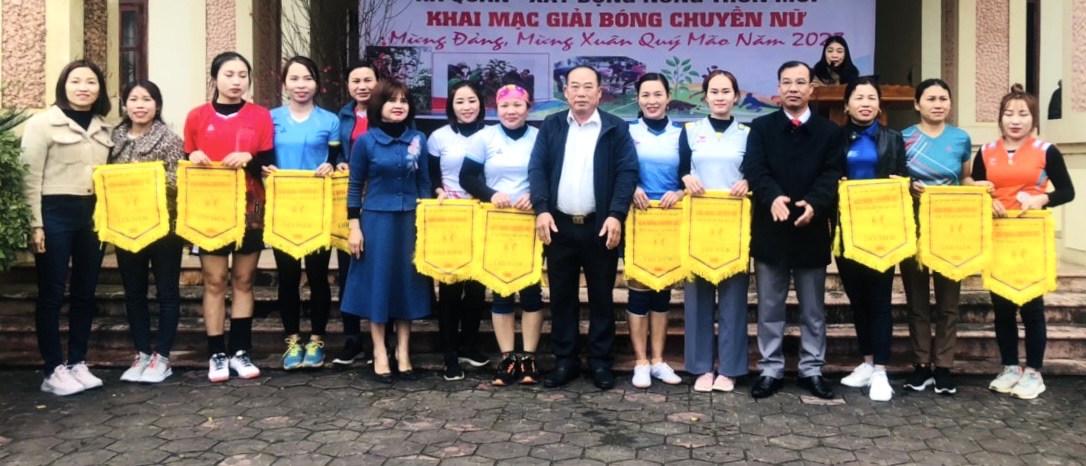 Xã Lâm Hợp tổ chức giải bóng chuyền nữ Mừng Đảng, mừng Xuân Quý Mão 2023.